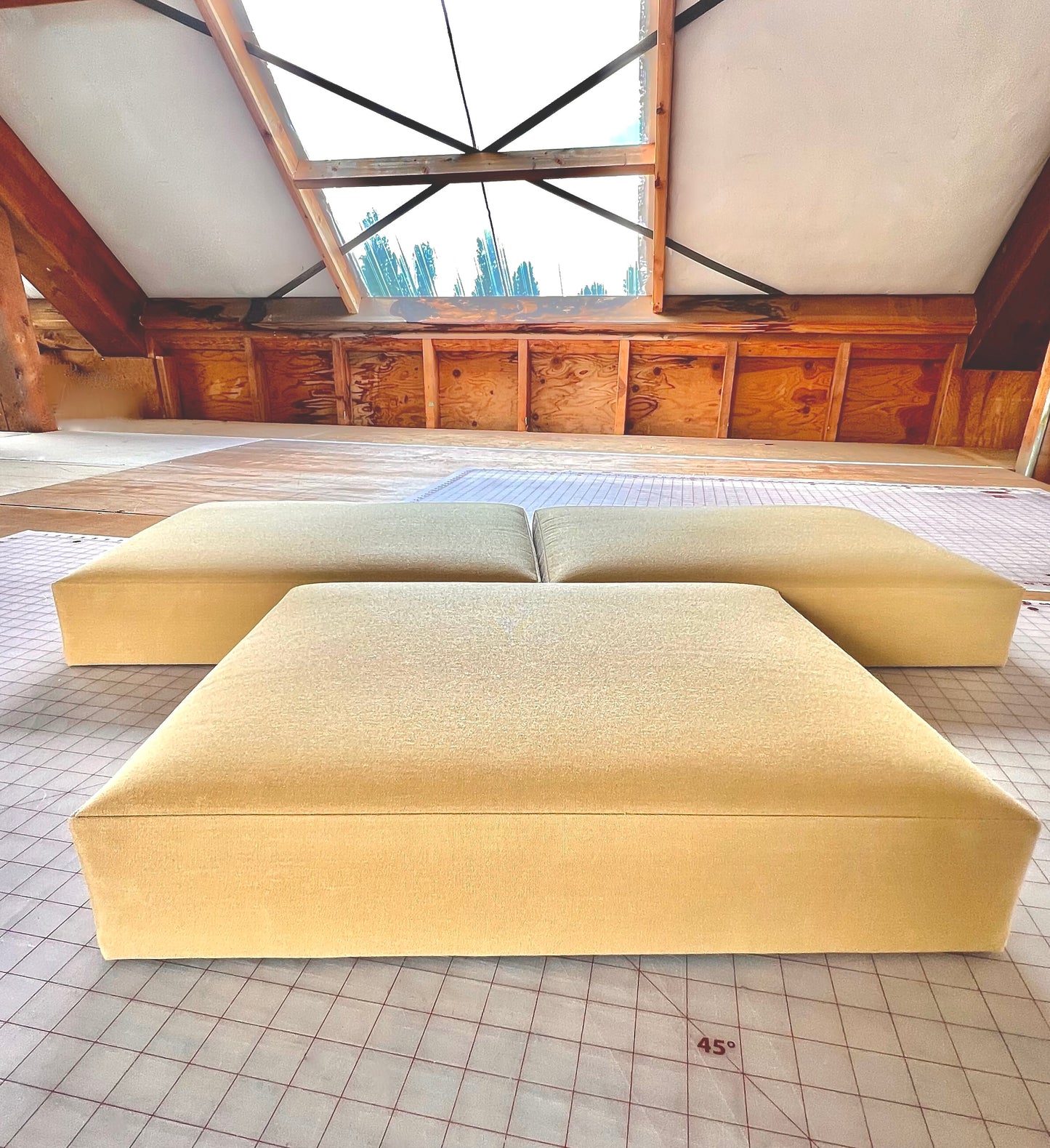 Personalized Upholstery Course for Furniture Makers 1 Hour